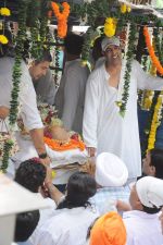 Vindu Dara Singh at Dara Singh funeral in Mumbai on 12th July 2012 (3).JPG