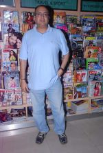 Vivek Vaswani at Labyrinth book launch in Crossword, Mumbai on 12th July 2012 (18).JPG