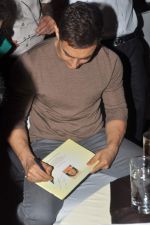 Aamir Khan at trade analyst Amod Mehra_s birthday in Andheri on 13th July 2012 (37).JPG