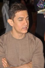 Aamir Khan at trade analyst Amod Mehra_s birthday in Andheri on 13th July 2012 (41).JPG