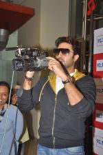 Abhishek Bachchan promote Bol Bachchan in Andheri, Mumbai on 14th July 2012 (24).JPG