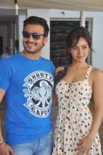 Neha Sharma, Vivek Oberoi at Jayanta Bhai Ki Luv Story promo launch in Sun N Sand, Mumbai on 14th July 2012 (124).JPG