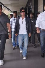 Shahrukh Khan returns from London after 2 months on 16th July 2012 (9).JPG