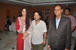 Gracy Singh, Kailash Kher at Murari Bapu press Meet in the Shankh Hall of Iskcon, Juhu on 18th July 2012 (41).JPG
