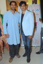 Farhan Akhtar with  Rajev Paul at Rajeev Paul_s book launch in Mumbai on 19th July 2012 (2).JPG
