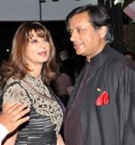 Shashi Tharoor at Gattu premiere in Film Division, Delhi on 17th July 2012 (9).JPG