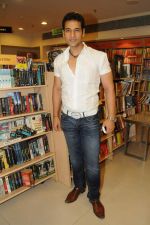 Umesh Pherwani at Rajeev Paul_s book launch in Mumbai on 19th July 2012.JPG