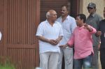 Yash Chopra visit Rajesh Khanna_s home Aashirwad in Mumbai on 18th July 2012 (15).JPG
