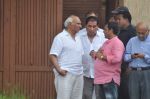 Yash Chopra visit Rajesh Khanna_s home Aashirwad in Mumbai on 18th July 2012 (16).JPG