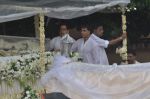 Akshay Kumar at Rajesh Khanna_s Funeral in Mumbai on 19th July 2012 (101).JPG
