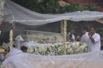 Akshay Kumar at Rajesh Khanna_s Funeral in Mumbai on 19th July 2012 (66).JPG