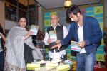 Ranbir Kapoor,Pritish Nandy at Pritish Nandy_s book launch in Crossword, Kemps Corner on 21st  July 2012 (12).JPG