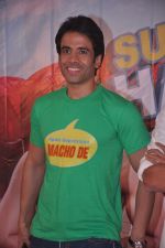 Tusshar Kapoor at Kya Super Cool Hain Hum promotions in NM College, Mumbai on 21st July 2012 (114).JPG