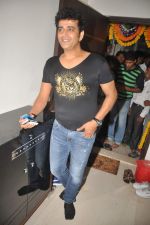 Ravi Kishan at Manoj Tiwari_s house warming party in Andheri, Mumbai on 23rd July 2012 (9).JPG