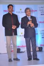 Wendell Rodericks at the launch of Lakme Timeless collection  in Taj Land_s End on 24th July 2012 (61).JPG