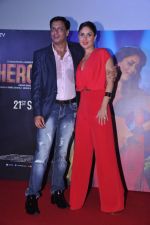 Kareena Kapoor, Madhur Bhandarkar at Heroine Film First look in Cinemax, Mumbai on 25th July 2012 (49).JPG
