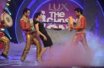 Karisma Kapoor at the Finale of UTVstars Lux The Chosen One on 25th July 2012 (56).jpg