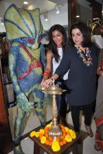 Farah Khan, Chitrangada Singh promote Joker with Aliens in Mumbai on 26th July 2012 (115).JPG