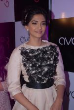 Sonam Kapoor at Ave 29 Event Gallery Opening in Hughes Road on 27th July 2012 (201).JPG