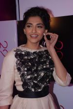 Sonam Kapoor at Ave 29 Event Gallery Opening in Hughes Road on 27th July 2012 (202).JPG