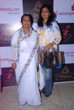 Mother daughter duo go out shopping! Gauri Pohoomal and Sharyuben Daftary at Vibrance festival in Tote On The Turf,Mumbai on 28th July, 2012.JPG