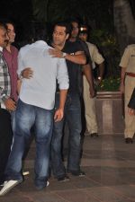 Salman Khan at Baba Siddique_s Iftar party in Taj Land_s End,Mumbai on 29th July 2012 (13).JPG