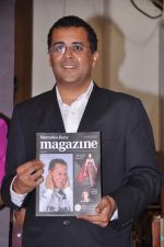 Chetan Bhagat at Mercedez Benz magazine anniversary issue launch in Crossword,Mumbai on 30th July 2012 (40).JPG