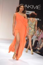 Model walk the ramp for Pia Pauro show at Lakme Fashion Week Day 1 on 3rd Aug 2012 (160).JPG