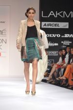 Model walk the ramp for nandita thirani and payal singhal show at Lakme Fashion Week Day 1 on 3rd Aug 2012 (4).JPG