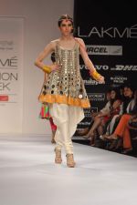 Model walk the ramp for nandita thirani and payal singhal show at Lakme Fashion Week Day 1 on 3rd Aug 2012 (42).JPG