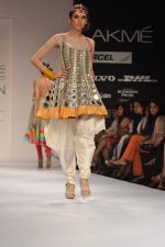 Model walk the ramp for nandita thirani and payal singhal show at Lakme Fashion Week Day 1 on 3rd Aug 2012 (43).JPG
