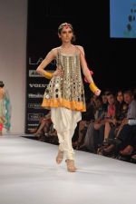 Model walk the ramp for nandita thirani and payal singhal show at Lakme Fashion Week Day 1 on 3rd Aug 2012 (44).JPG