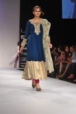 Model walk the ramp for nandita thirani and payal singhal show at Lakme Fashion Week Day 1 on 3rd Aug 2012 (65).JPG