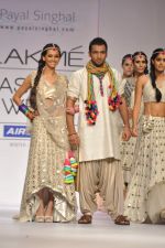 Shibani Dandekar,Puneet Pathak walk the ramp for nandita thirani and payal singhal show at Lakme Fashion Week Day 1 on 3rd Aug 2012 (16).JPG