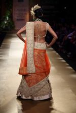 Model walk the ramp for Pallavi Jaikishan show at Lakme Fashion Week Day 1 on 3rd Aug 2012 (148).JPG