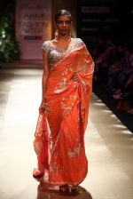 Model walk the ramp for Pallavi Jaikishan show at Lakme Fashion Week Day 1 on 3rd Aug 2012 (84).JPG