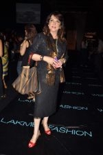 Zarine Khan at Lakme Fashion Week Day 1 on 3rd Aug 2012_1 (166).JPG