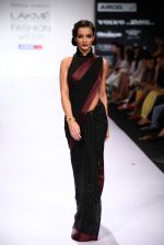 Amy Jackson walk the ramp for Komal Sood, Pernia Qureshi show at Lakme Fashion Week Day 2 on 4th Aug 2012 (184).JPG