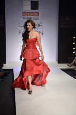 Isha Sharwani walk the ramp for Sonakshi Raaj Talent Box show at Lakme Fashion Week Day 2 on 4th Aug 2012 (5).JPG
