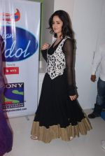 Katrina Kaif on the sets of Indian Idol on 4th Aug 2012 (18).JPG