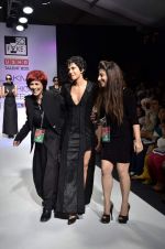 Mandira Bedi walk the ramp for So Fake Talent Box show at Lakme Fashion Week Day 2 on 4th Aug 2012 (1).JPG
