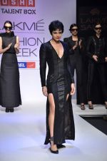 Mandira Bedi walk the ramp for So Fake Talent Box show at Lakme Fashion Week Day 2 on 4th Aug 2012 (12).JPG
