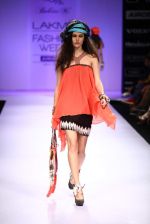 Model walk the ramp for Babita Malkani show at Lakme Fashion Week Day 2 on 4th Aug 2012 (19).JPG