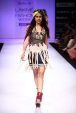 Model walk the ramp for Babita Malkani show at Lakme Fashion Week Day 2 on 4th Aug 2012 (30).JPG