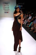 Model walk the ramp for Babita Malkani show at Lakme Fashion Week Day 2 on 4th Aug 2012 (39).JPG