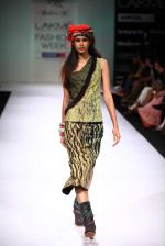 Model walk the ramp for Babita Malkani show at Lakme Fashion Week Day 2 on 4th Aug 2012 (41).JPG