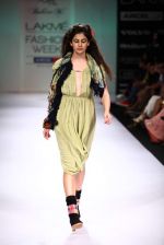 Model walk the ramp for Babita Malkani show at Lakme Fashion Week Day 2 on 4th Aug 2012 (45).JPG