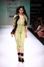 Model walk the ramp for Babita Malkani show at Lakme Fashion Week Day 2 on 4th Aug 2012 (46).JPG