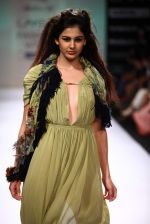 Model walk the ramp for Babita Malkani show at Lakme Fashion Week Day 2 on 4th Aug 2012 (47).JPG