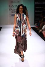 Model walk the ramp for Babita Malkani show at Lakme Fashion Week Day 2 on 4th Aug 2012 (49).JPG